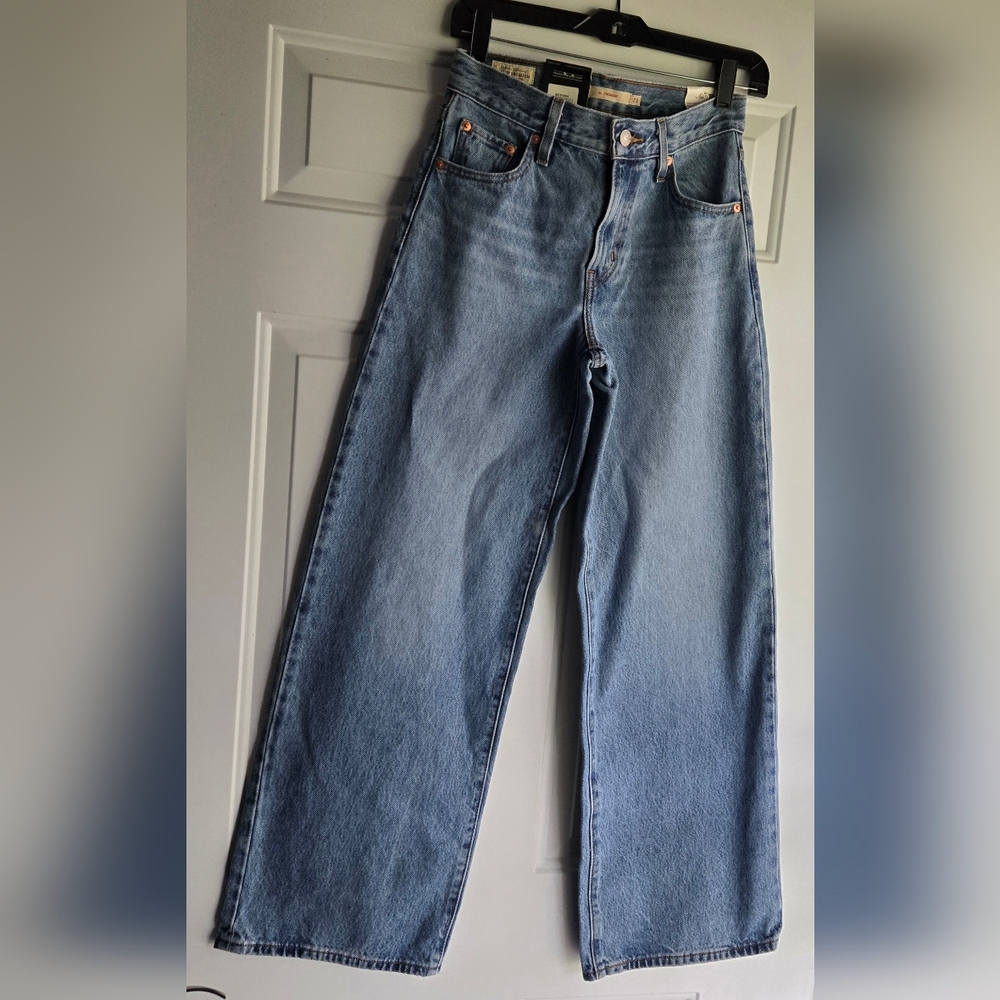 Levi's Women's XL Straight Mid Rise Jeans Blue Light Wash Size 23x31 NWT Premium